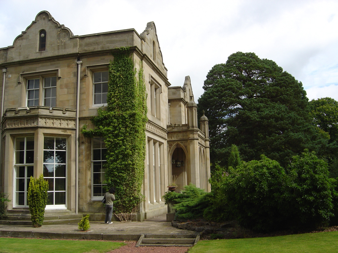 Side view of Edmond Castle