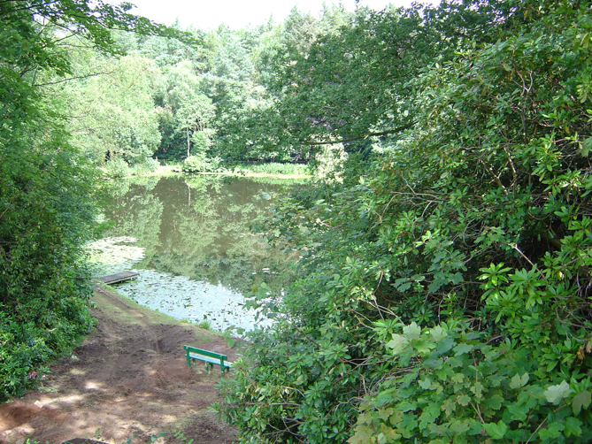 Lake in gardens of Edmond Castle