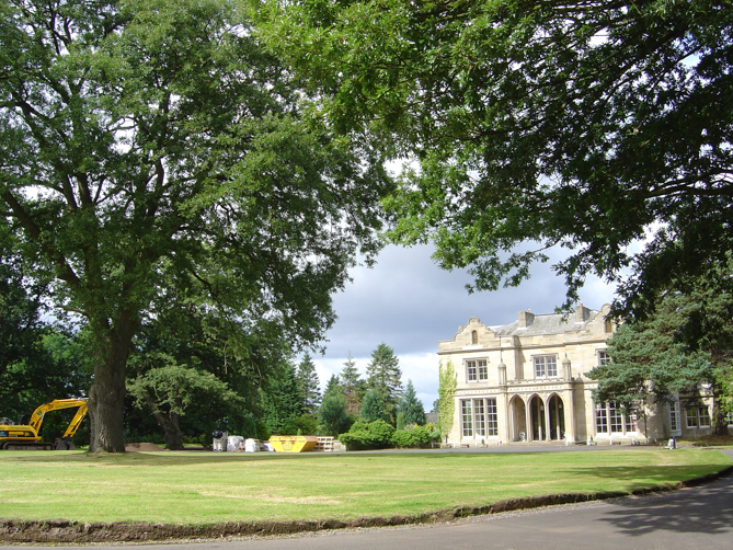Front of Edmond Castle